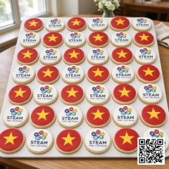 Bộ bánh cookies tròn in logo STEAM FOR VIETNAM và quốc kỳ Việt Nam