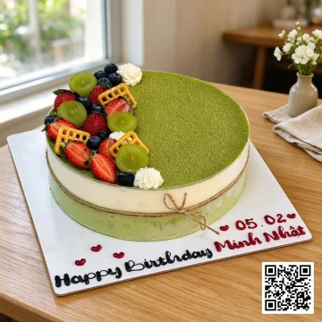Bánh mousse matcha đường kiêng với trái cây tươi và bánh quy, thiết kế tối giản, hiện đại.