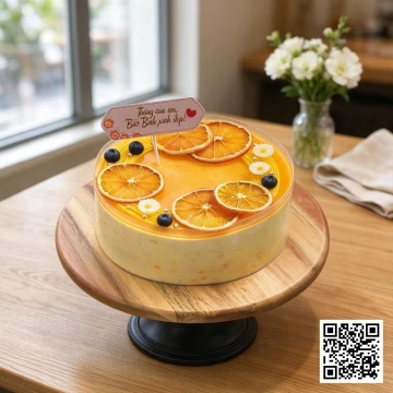 Bánh sinh nhật tròn vị chanh dây mousse, trang trí cam sấy, việt quất và hoa kem, có topper "Bảo Bình xinh đẹp".