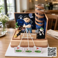 Bánh sinh nhật fondant 3D chủ đề công nghệ, có mô hình nhân vật nam, máy tính, tai nghe, phong cách hiện đại, sang trọng.