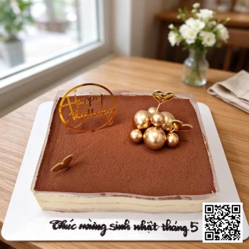 Bánh Tiramisu nguyên khay vuông phủ cacao, trang trí topper Happy Birthday và bi ánh kim.