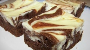 Công thức và cách làm bánh brownies creamcheese ngon ngất ngay theo Huyen Phan