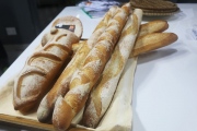 Hướng dẫn tạo hình và nướng Baguette theo Bếp Khai Tâm