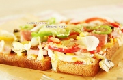 Pizza tự chế từ bánh mỳ gối độc đáo