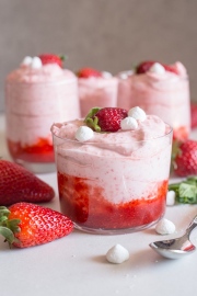 Cùng Hunnie Cake làm Strawberry Bavarois thật ngon lành.