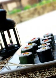 Cách làm sushi đặt lên bánh