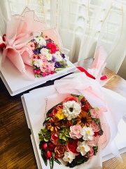 Ấn tượng với bánh sinh nhật bó hoa hoàn toàn từ bánh và kem tươi.