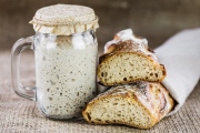 Dùng men sourdough như thế nào để đạt Fermentation tốt nhất? Sự khác nhau giữa Levain và starter? Làm bánh men tự nhiên lấy men khi nào và lấy bao nhiêu men thì vừa?