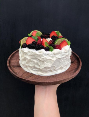 Bánh sinh nhật whipping cream tinh khôi cùng hoa quả