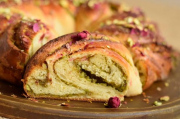 Công thức bánh PITASCHIO BRIOCHE with ROSE LEMON GLAZE