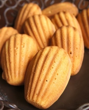 Công thức và cách làm MADELEINES - món bánh con sò độc đáo từ Pháp.