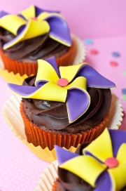 Hướng dẫn cách làm chong chóng đặt lên cupcake