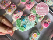 Pop Cake Trang Trí Hoa và Họa Tiết Độc Đáo – Ghi Dấu Khoảnh Khắc Đặc Biệt Của Con!