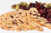 Biscotti hạt dẻ cười và cranberry